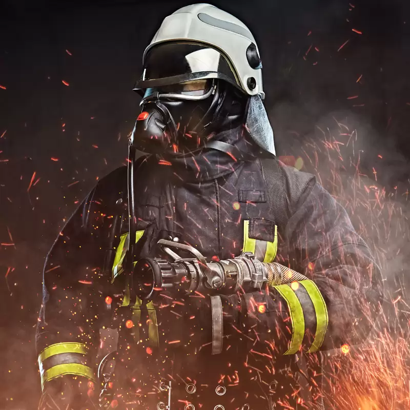 Um bombeiro em meio a um incendio pensando